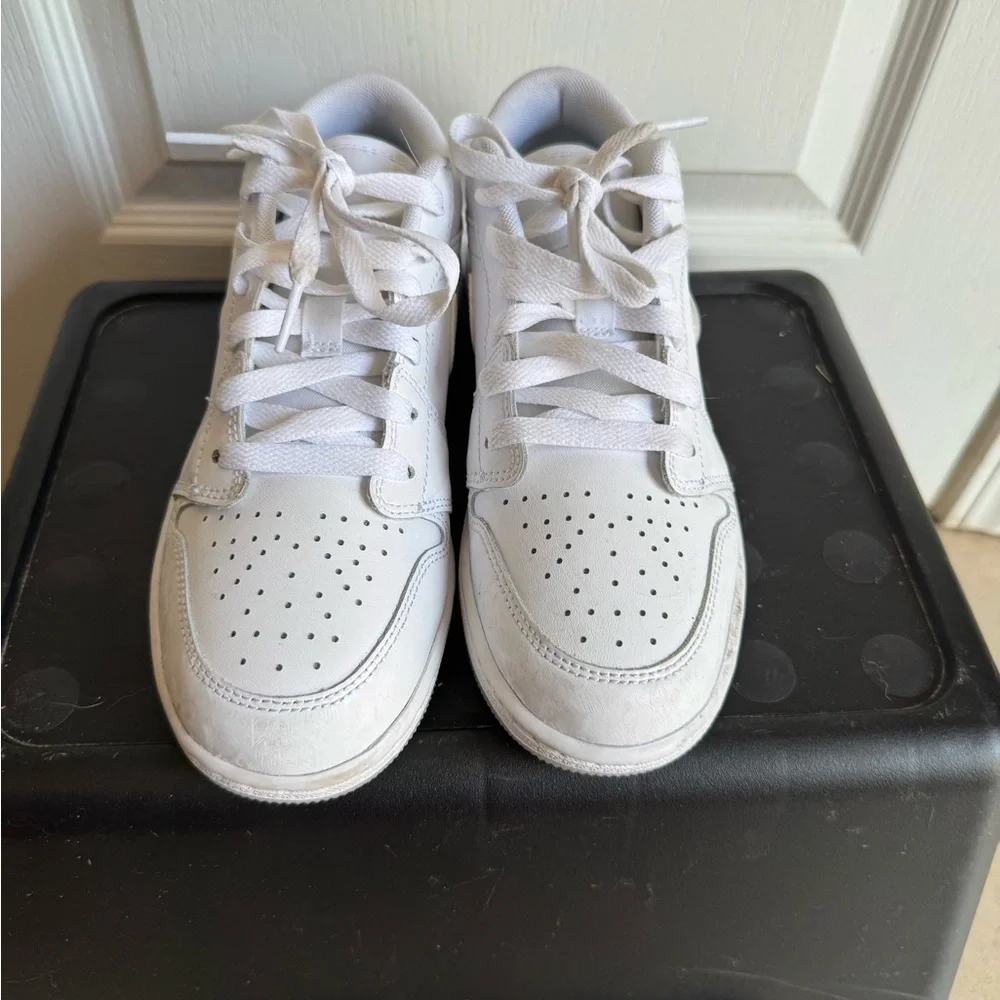 Nike Air Jordan 1 Low Glitter Swoosh Shine FQ9112-100 GS‎ Size 4